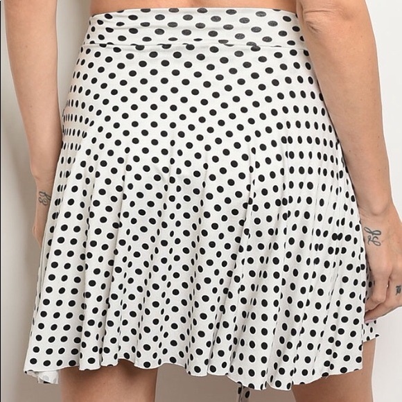 ❌DONATED❌White 2 Piece Black Polka Dot Skort Skirt Set - Picture 4 of 9
